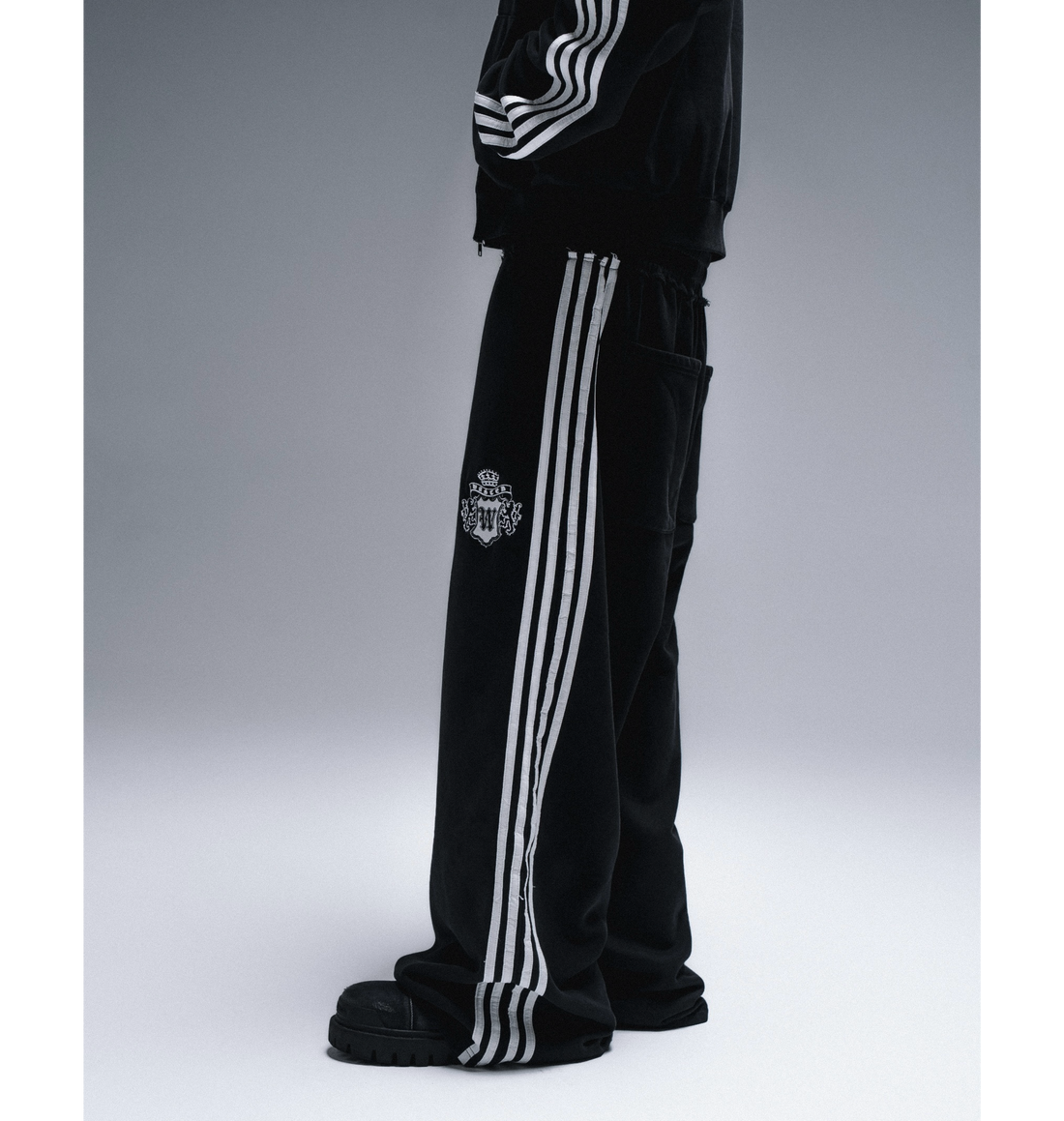 "DIVISION" SWEATPANTS - ONYX